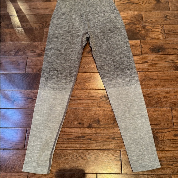 NWOT Lululemon stunning ombré leggings grey size 6 - Picture 8 of 8